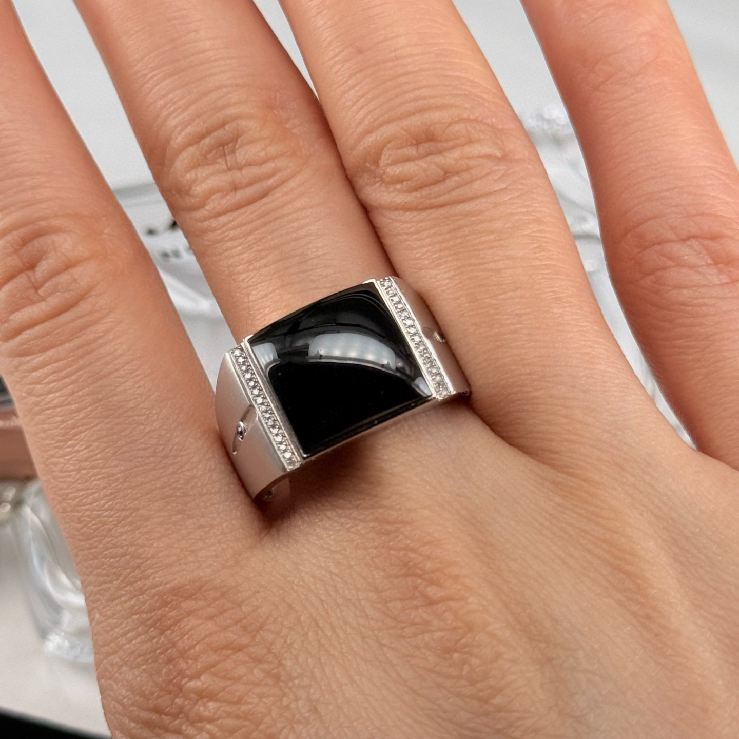 精品18k墨翠男戒 种好色正 黑度极好 打灯通透 油性十足 尺寸12.7