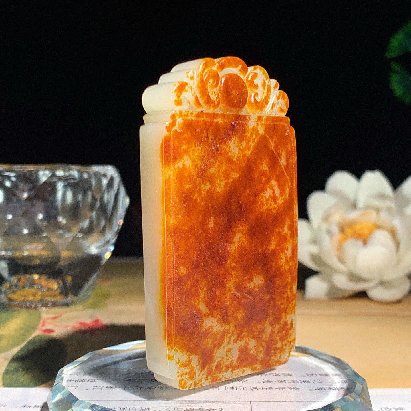 新疆和田玉红皮料平安无事牌挂件！尺寸66/37/10重64.5克。玉质细腻油润。手推出油。品相大气 lt260410