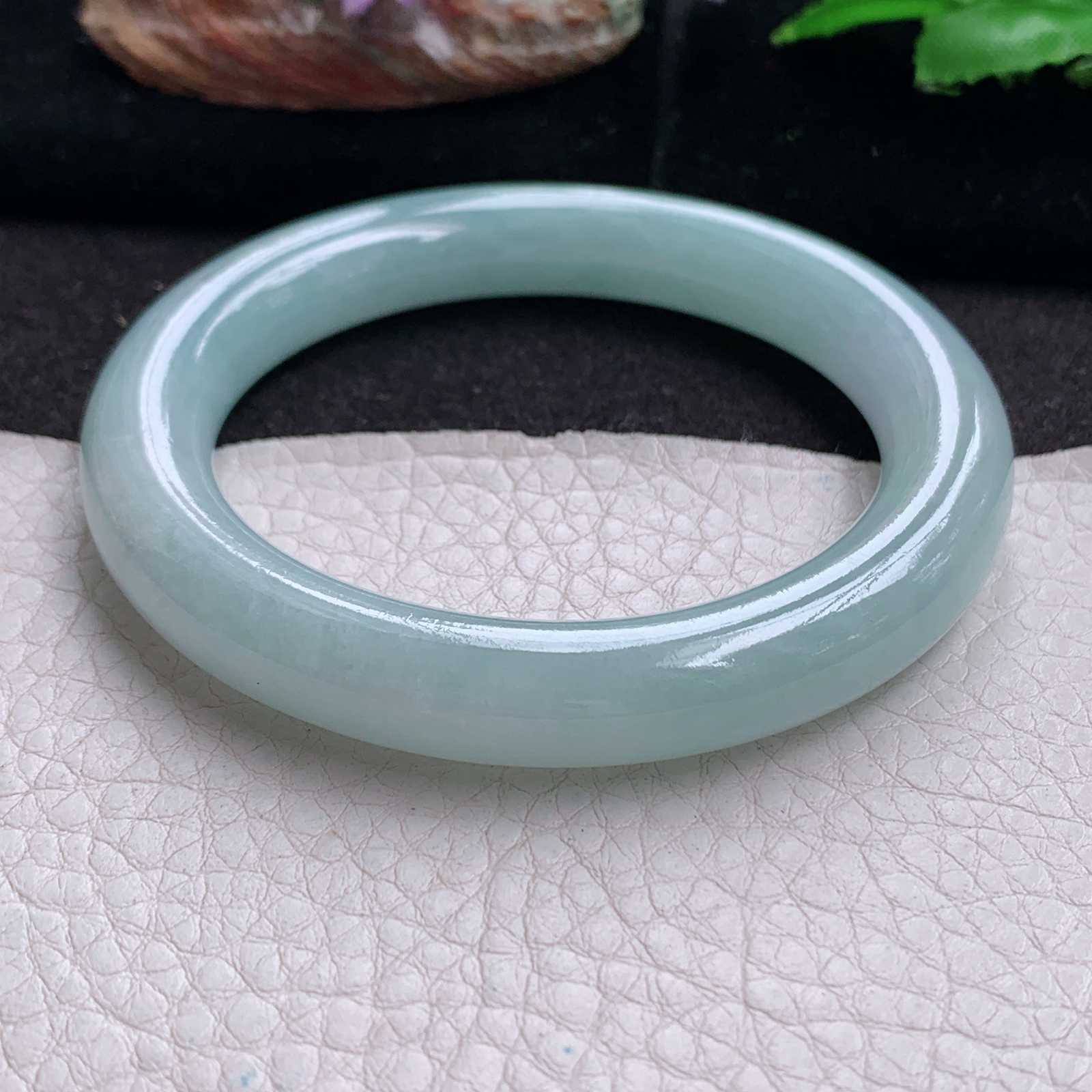 js实拍54*10.3美人镯 天然翡翠a货手镯水润清新湖水蓝圆条玉镯子