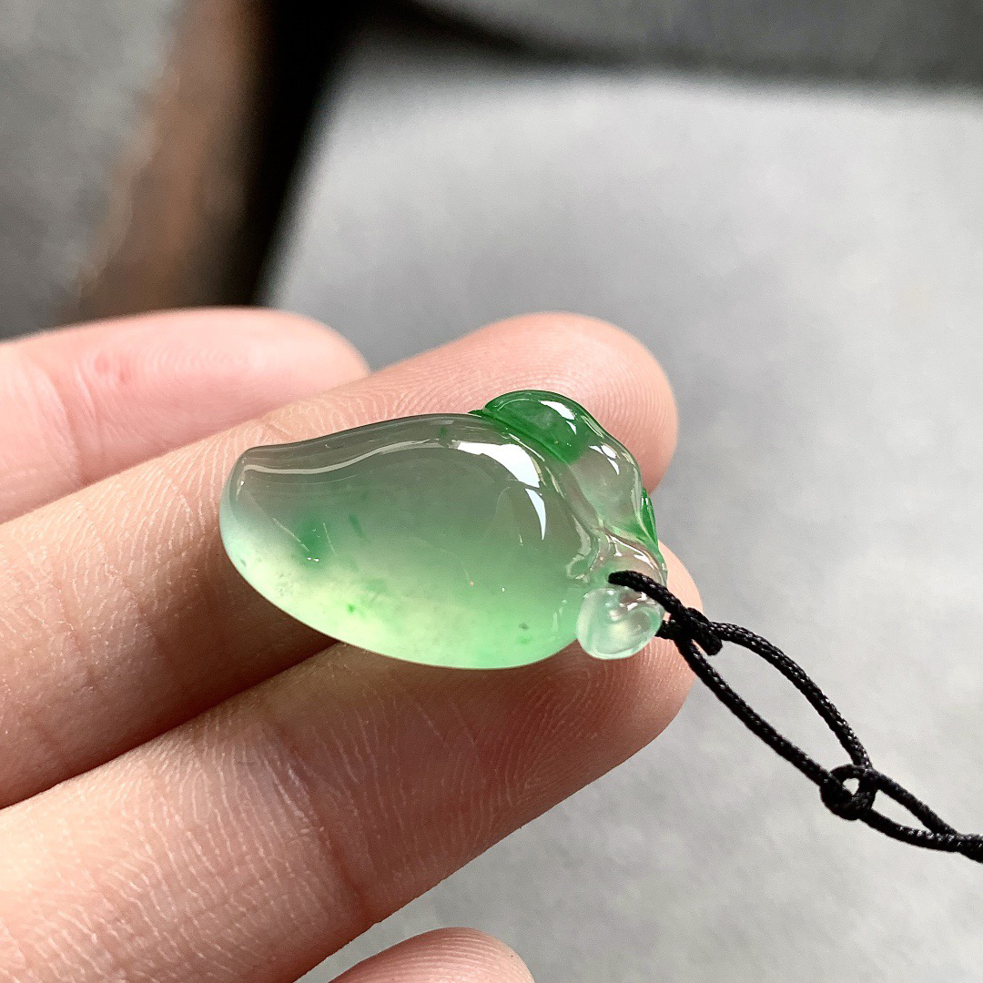 ️ 福瓜通体盈绿如凝露，弧线饱满似初熟。
尺寸21.8×14×7.3