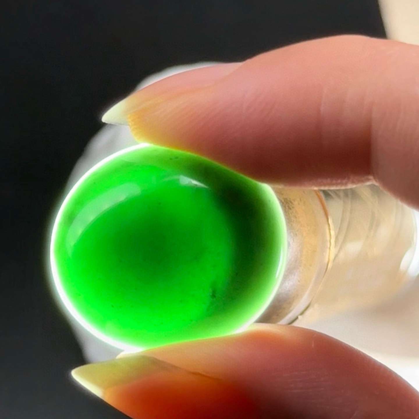 精品墨翠蛋面 种好色正 黑度极好 打灯通透 油性十足 尺寸22.5