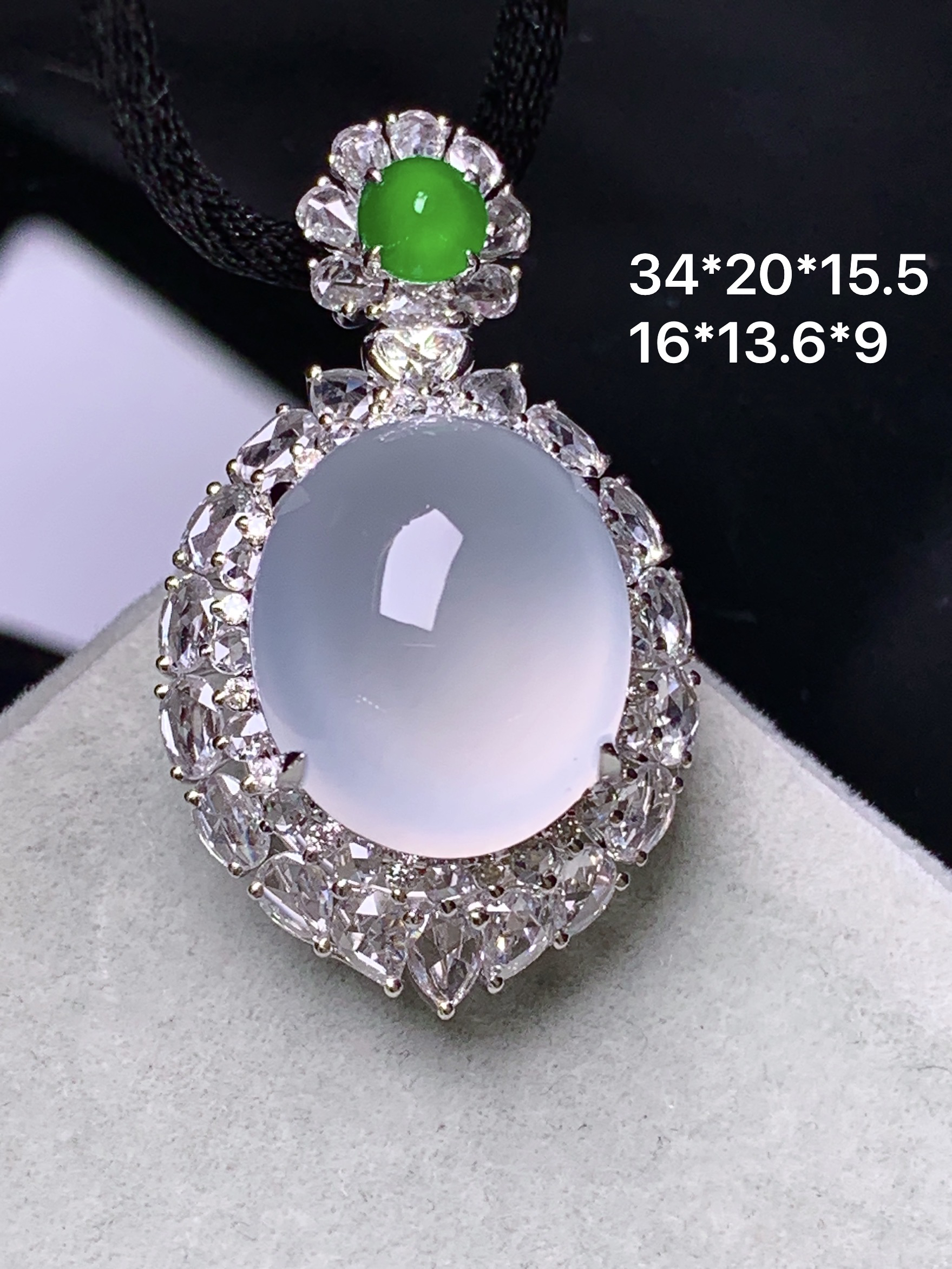 18k金钻镶嵌冰种蛋面吊坠 玉质细腻 色泽艳丽清新 水润亮眼 整体尺寸34*20*15.5k2