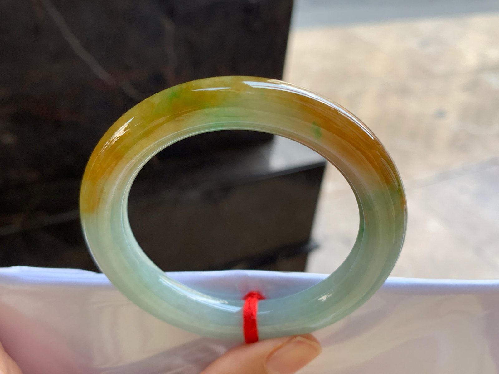 53.5-10.4

黄翡圆条手镯^_^鲜艳 浓郁 起光