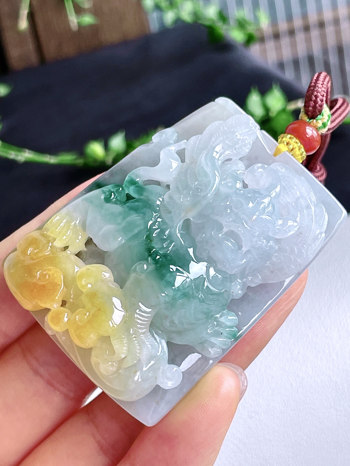 【裸石】冰黄加绿麒麟牌吊坠
【说明】缅料 性价比高  
【尺寸】53.3-41-22.7