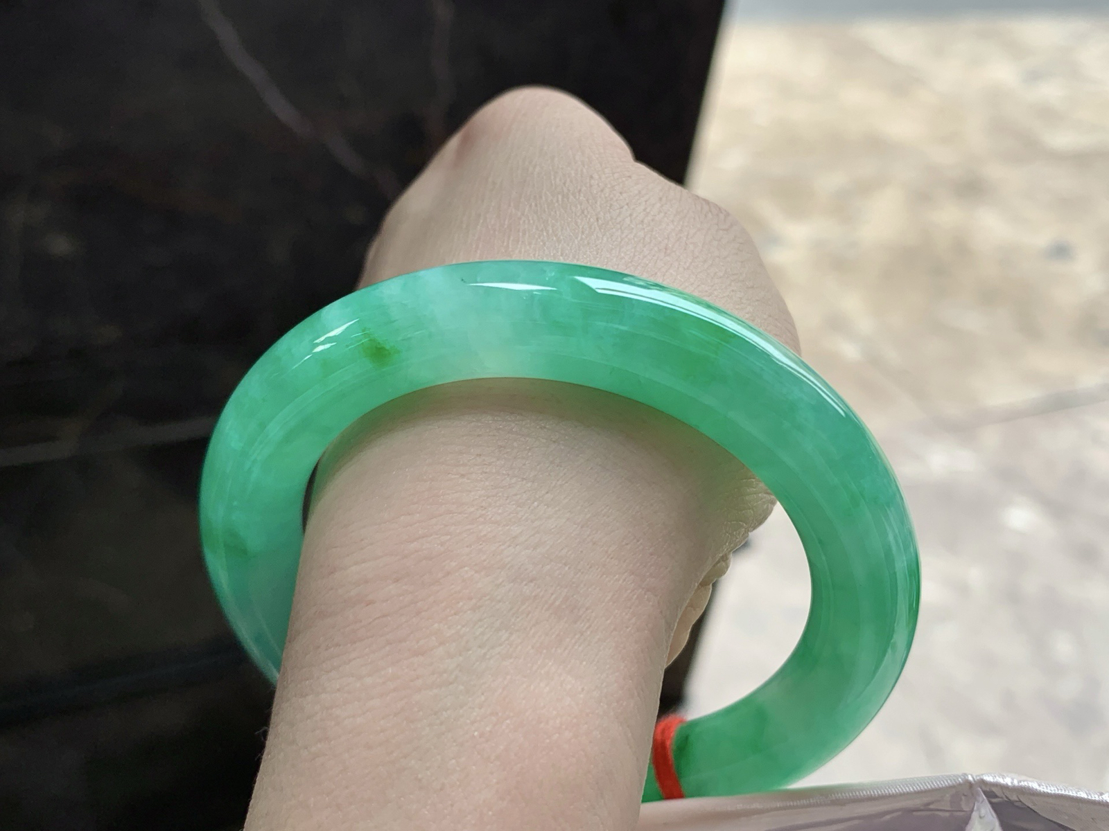 57-11.1

阳绿色圆条手镯^_^色阳