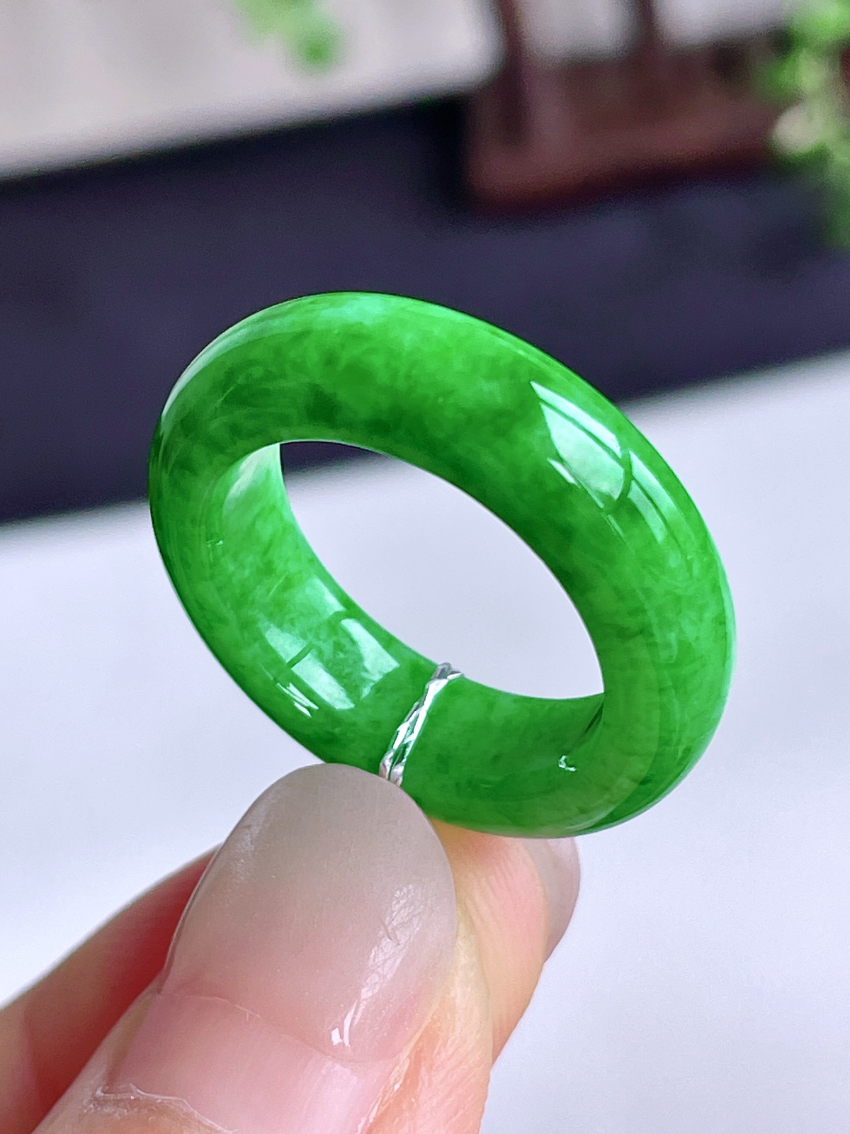 【裸石】冰阳绿戒圈指环
【说明】性价比高  
【尺寸】6.4-4.3
【圈口】16号
【