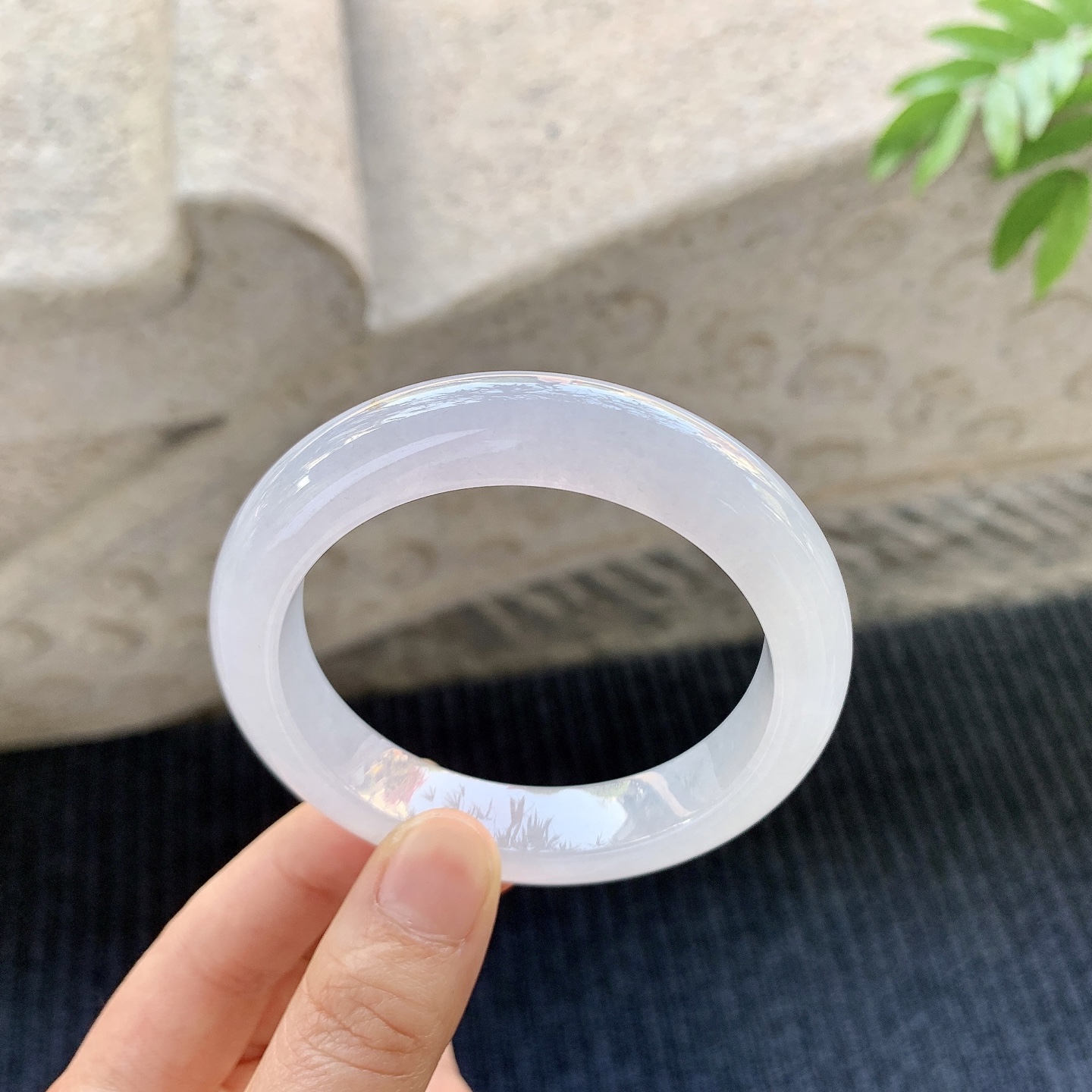 正圈53 54【圈口】54.8/11.8/9【编码】A1121039【描述】冰糯淡粉紫，水润，种老，细腻，无裂