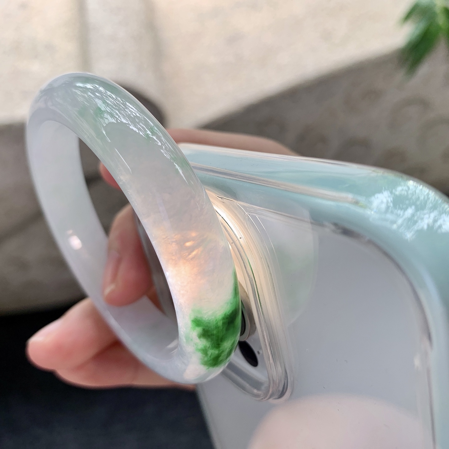 正圈50 51【圈口】51.8/10/7.7【编码】Q5121863【描述】冰糯飘辣绿，水润，种老，细腻，打灯有絮线