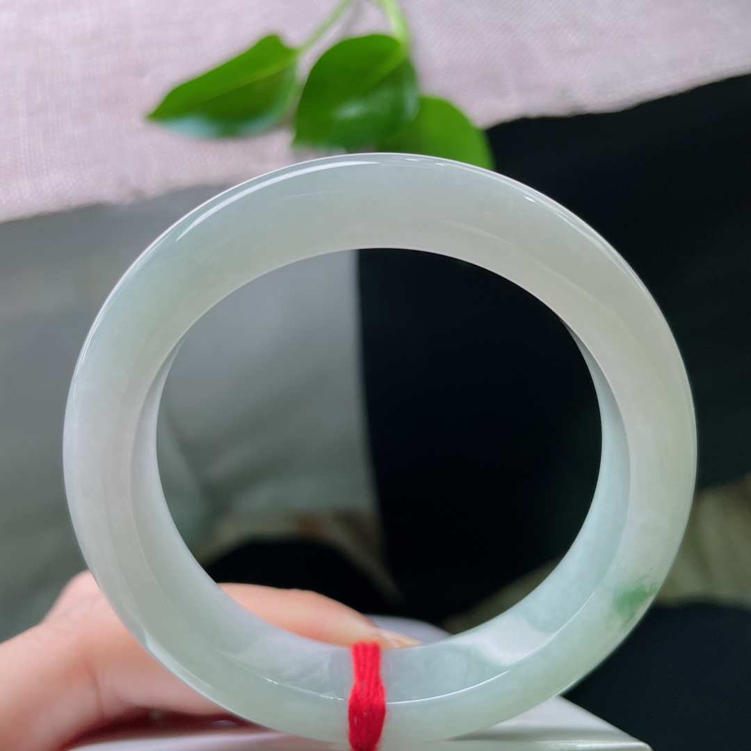 54.7/12.5/8.9，淡绿底正圈，清秀迷人，素净，一抹飘花灵动飘逸，皮纹，ss48641a