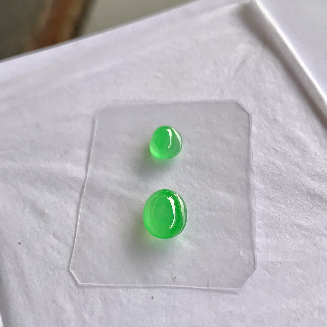 ️ 冰绿蛋面一套，颜色清新甜美、莹光闪烁
尺寸6.8×6×4.4 / 9×7.4×5