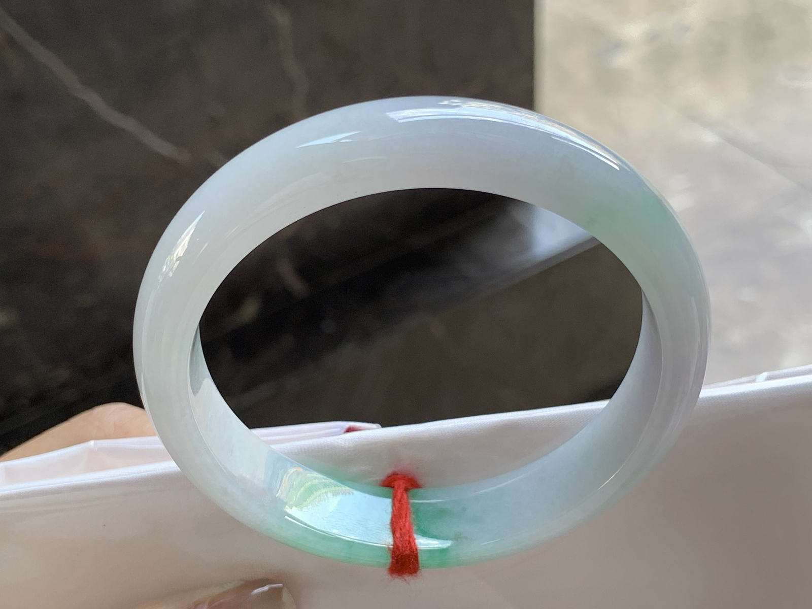 59.5-12.7-8.5mm

带色手镯 59 60可戴～ 颜色鲜艳 底子干净