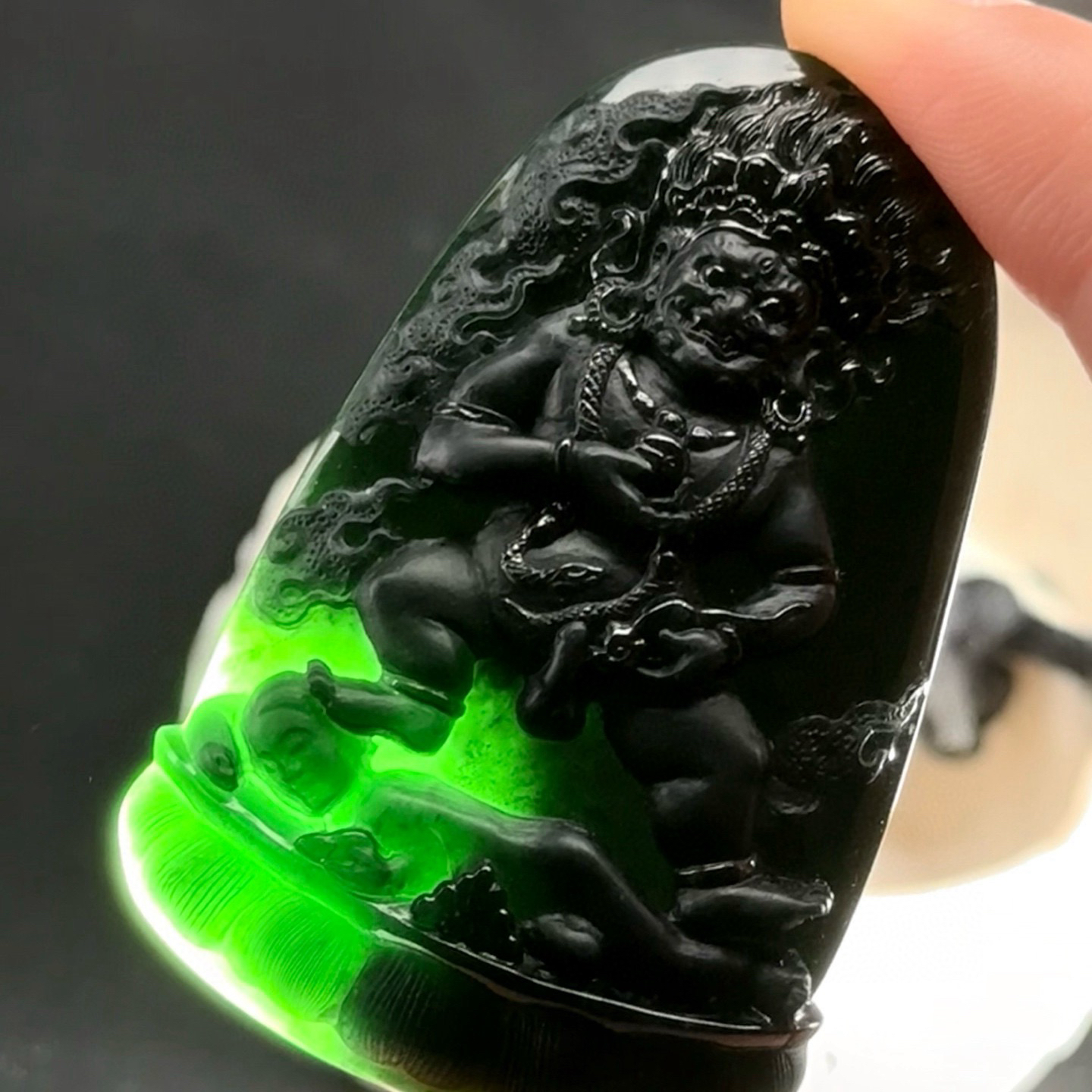 精品墨翠黄财神 种好色正 黑度极好 打灯通透 油性十足