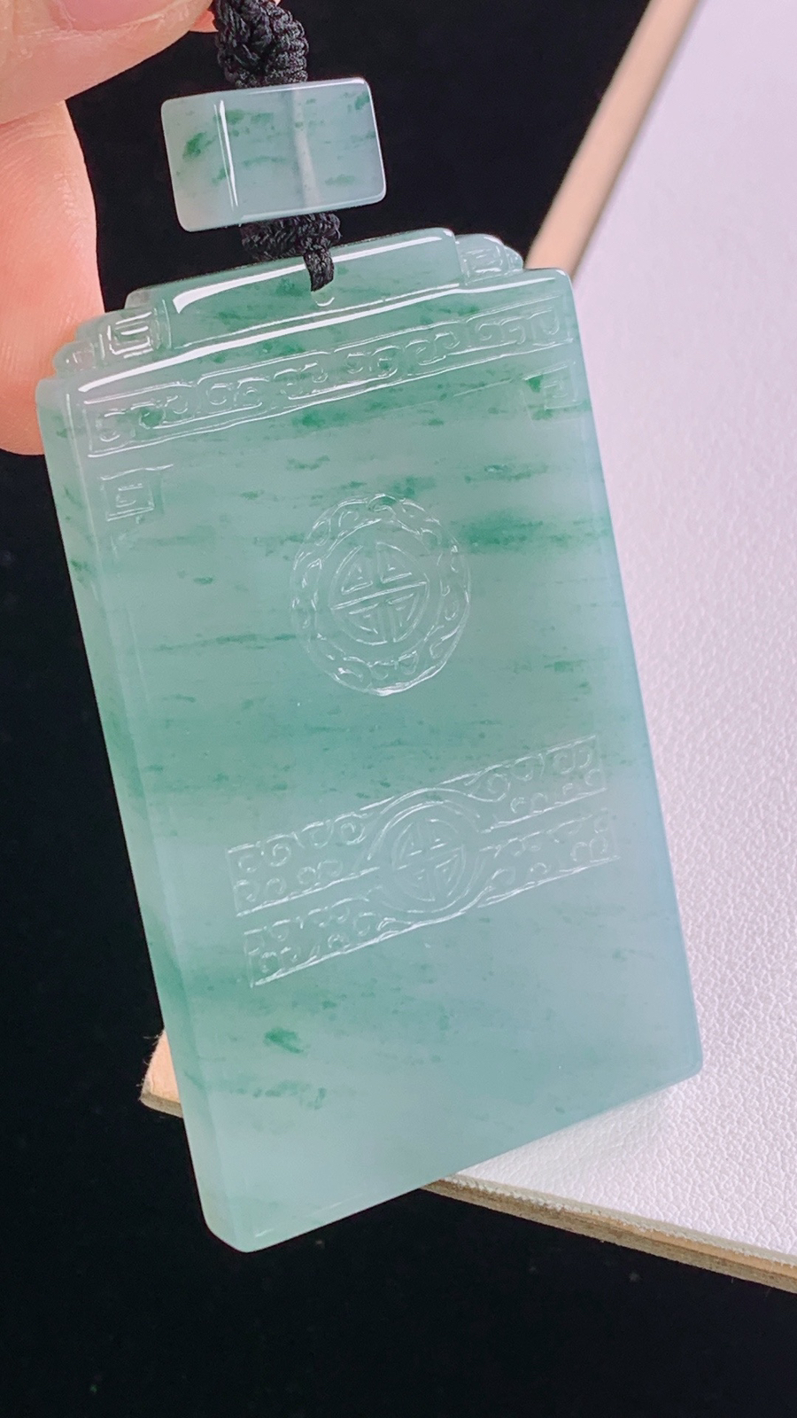 冰飘花仿古牌
花色灵动，底子细腻
尺寸:73.9-63.1-37.9-6.4mm 9