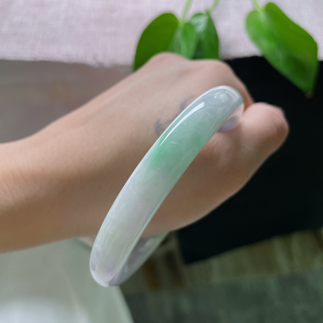 57/10.4，春彩圆条，是春天打翻了调色盘，最不经意，也最动人的那笔。有棉线，ss50744a