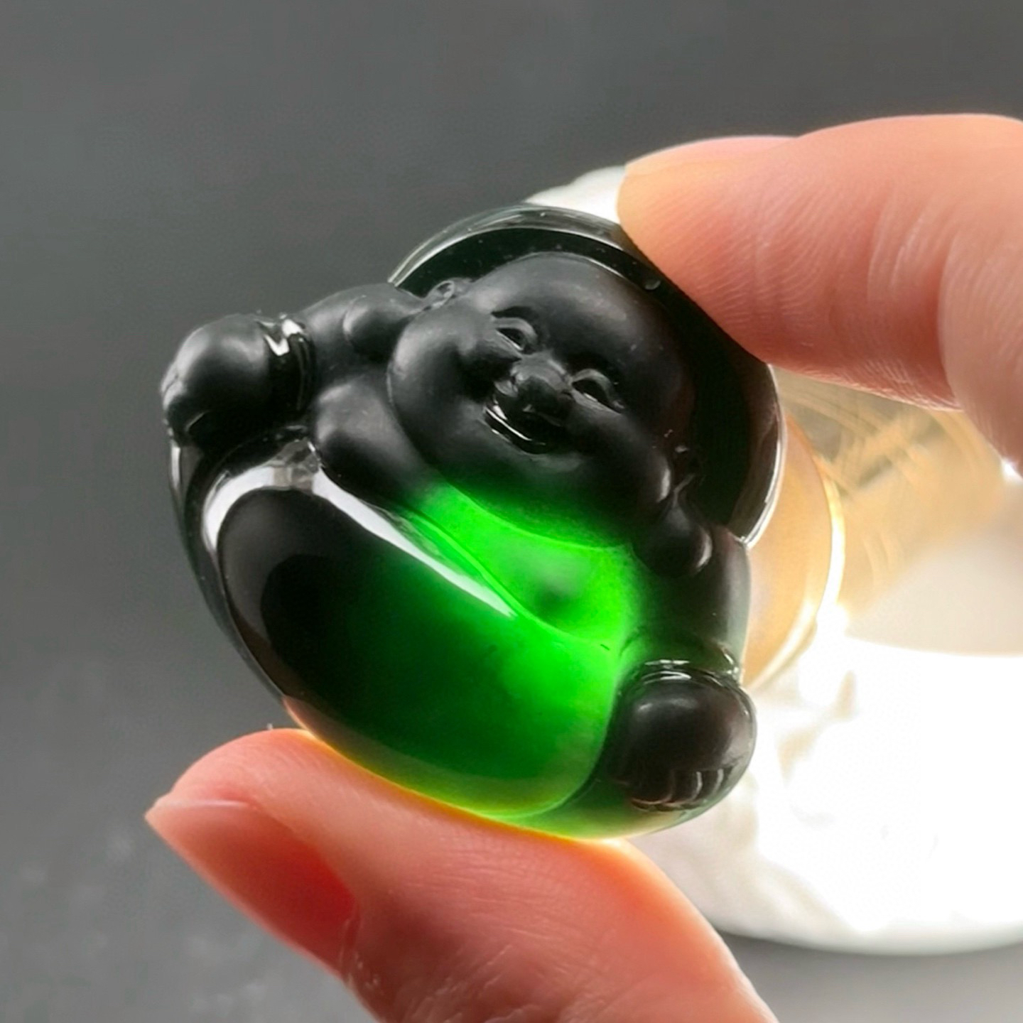 精品墨翠大肚佛裸石 种好色正 黑度极好 打灯通透 油性十足 尺寸31.5