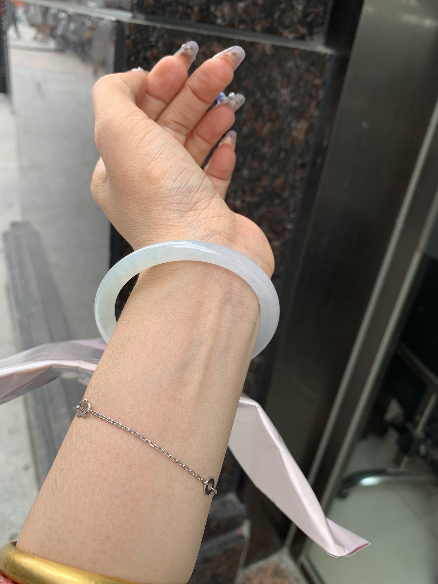 白月光美人条 54.5-7.3-6 0412-N410-6 打灯细纹，底妆细腻，水水润润的白月光，如同夜空中最温柔的那一抹月光，轻轻洒落你的手腕，带来一份宁静与雅致