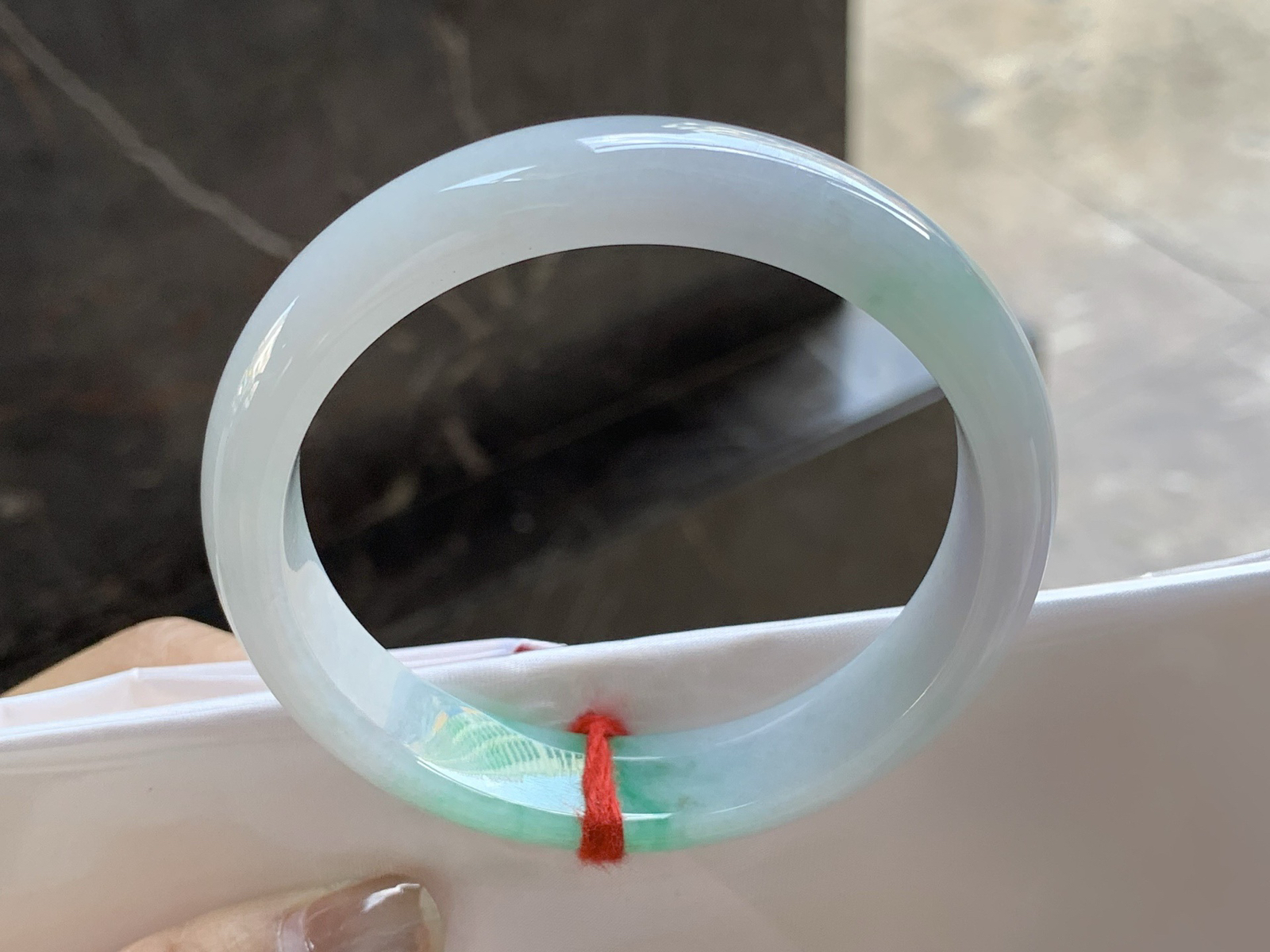 59.5-12.7-8.5mm

带色手镯 59 60可戴～ 颜色鲜艳 底子干净