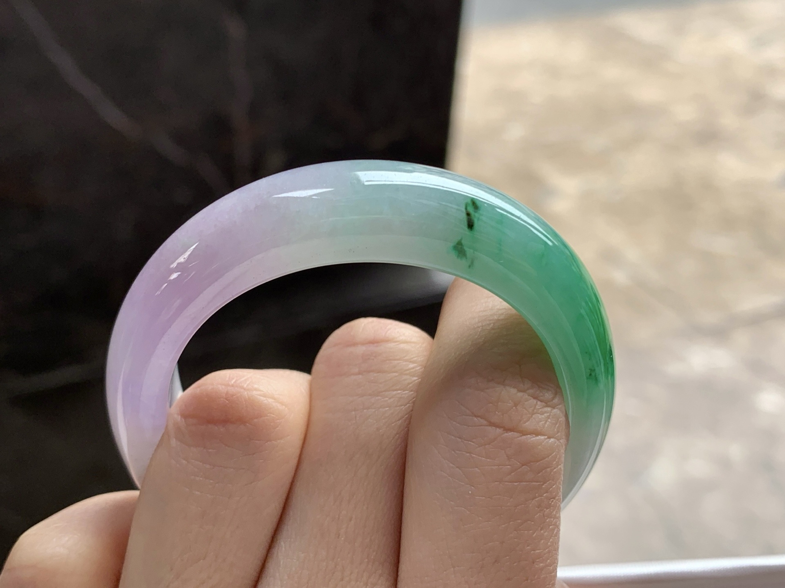 50.4-13.1-8

春带彩贵妃手镯^_^鲜艳 玉质温润 细腻 正圈48小手可以带