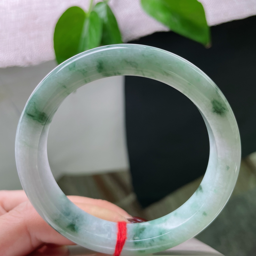 56.6/12/8.6，飘花正圈，水润，细腻，落英成冢，冢外犹记故人颜。有纹，ss50695a