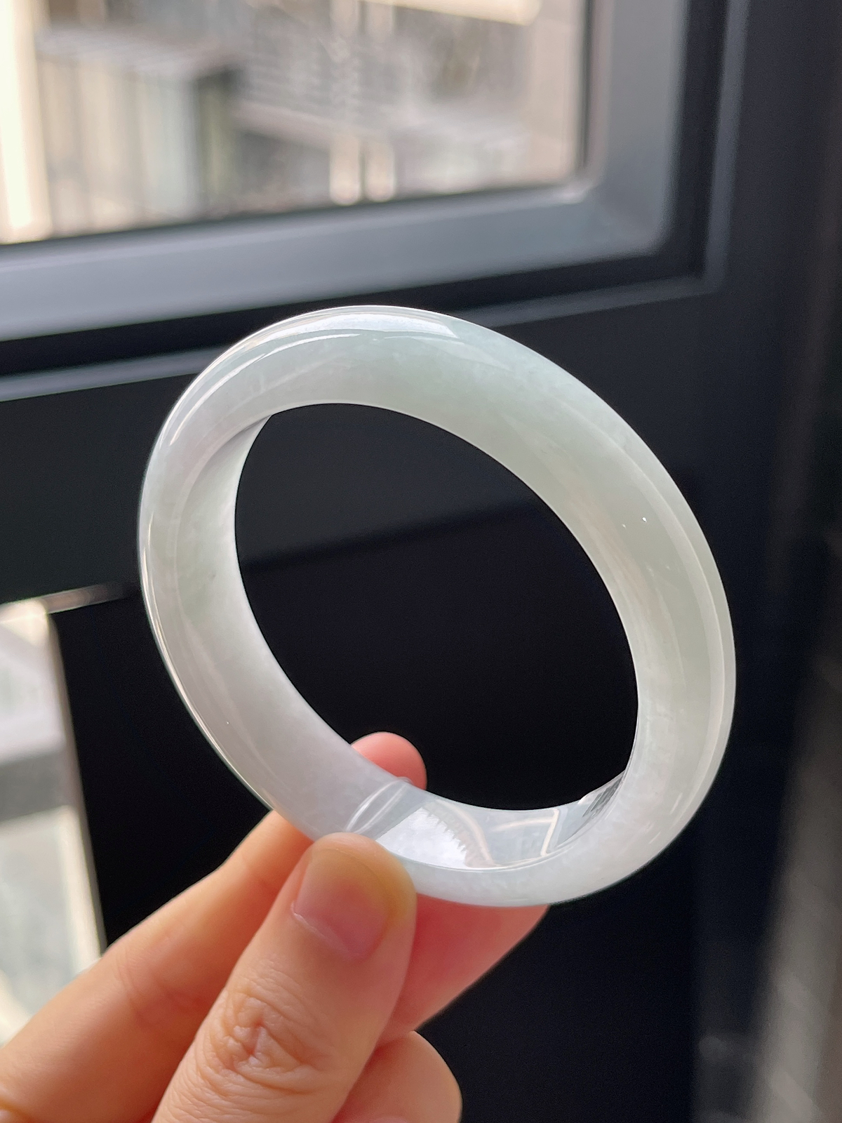 正圈53.2圈口，翡翠糯化种淡绿色手镯