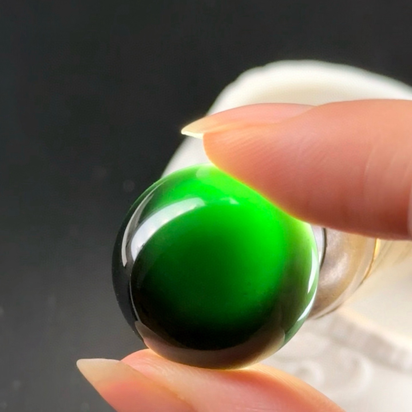 精品墨翠蛋面 种好色正 黑度极好 打灯通透 油性十足 尺寸22.8