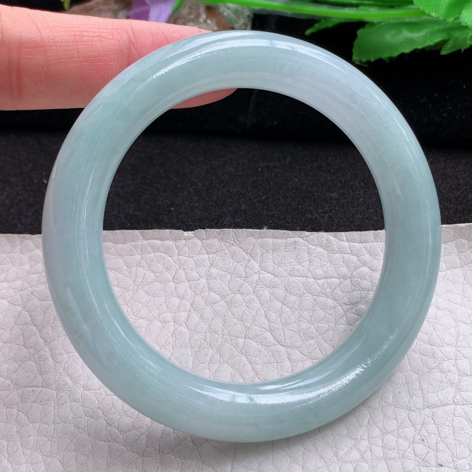 js实拍54*10.3美人镯 天然翡翠a货手镯水润清新湖水蓝圆条玉镯子