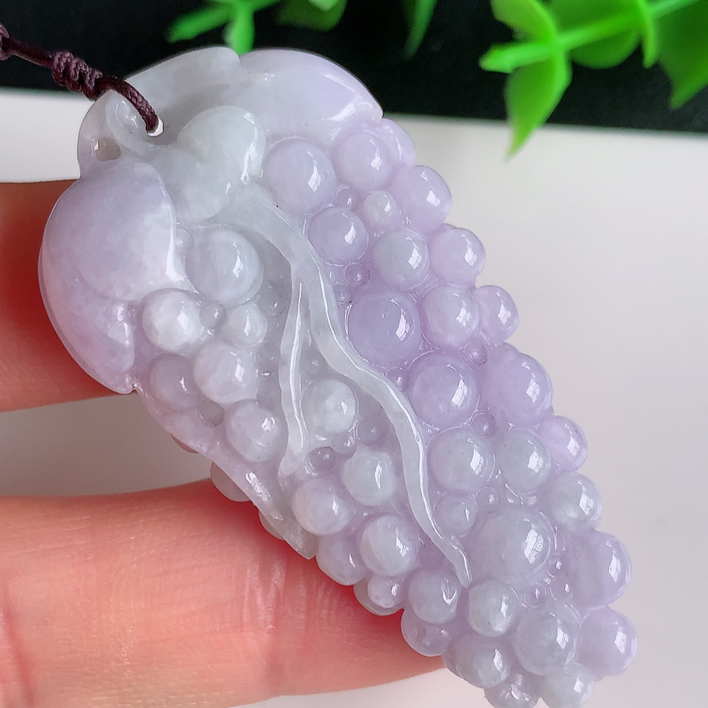 冰润紫罗兰多子多福翡翠吊坠，多子多福，福气满满，紫气东来，清秀高雅，上身效果优雅迷人！性价比超值！W