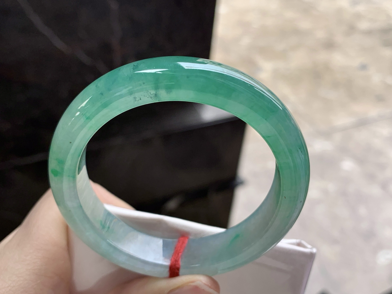 52.6-12.7-8.3

冰绿花手镯^_^颜色鲜艳起光