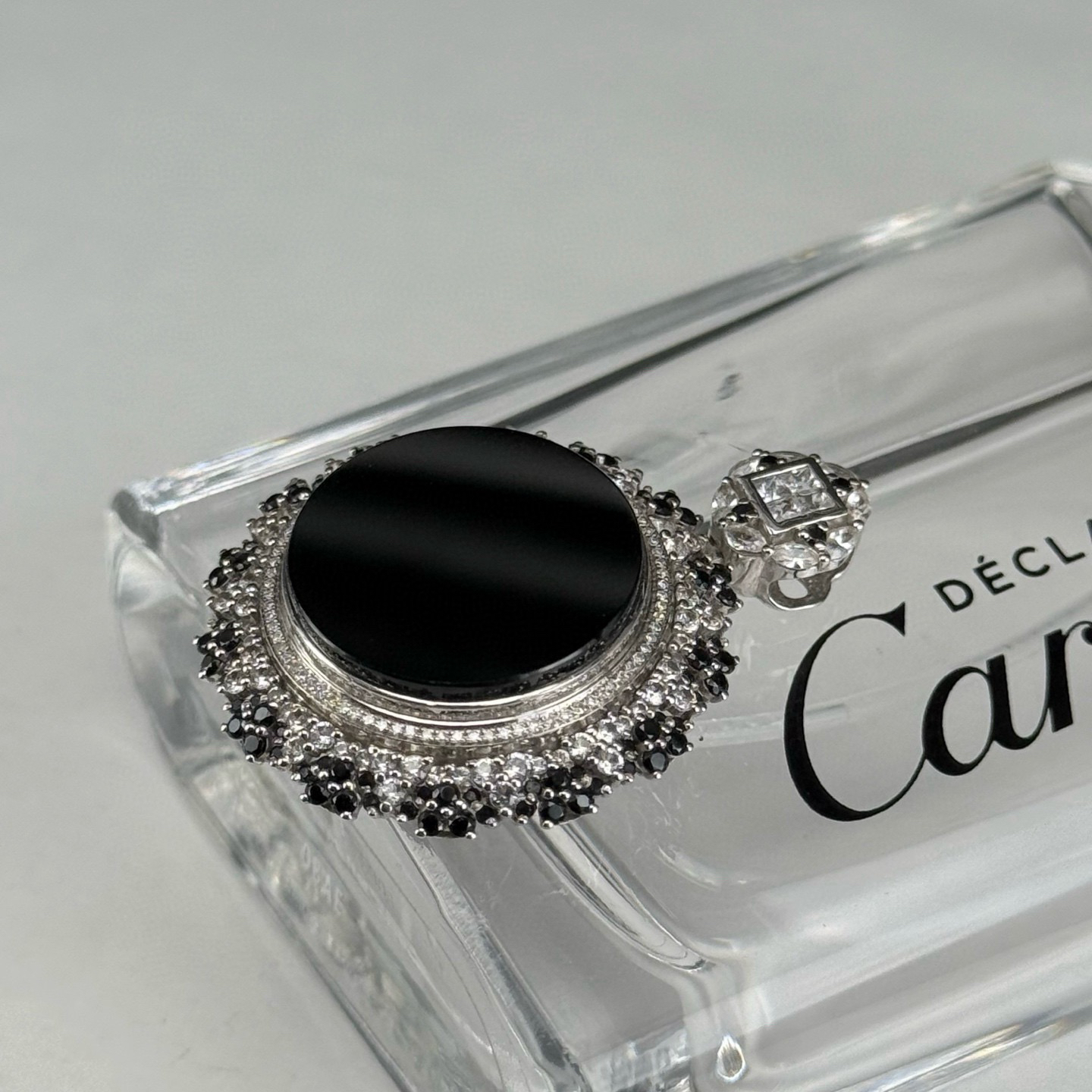 精品18k墨翠圆牌吊坠 种好色正 黑度极好 打灯通透 油性十足 尺寸40.2