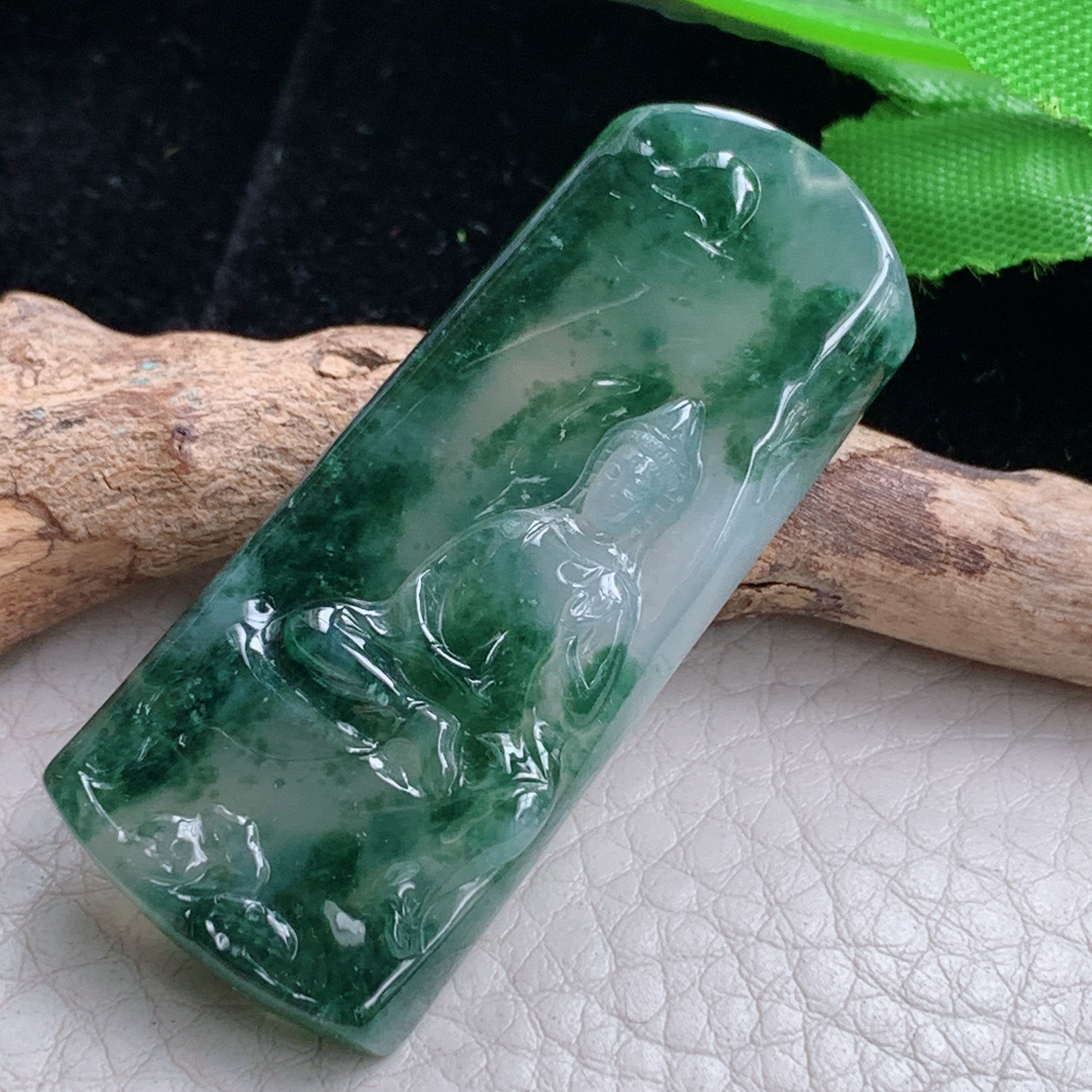 lz实拍48*20*5.8天然缅甸翡翠冰飘花山水观音 玉观音玉吊坠 玉挂件