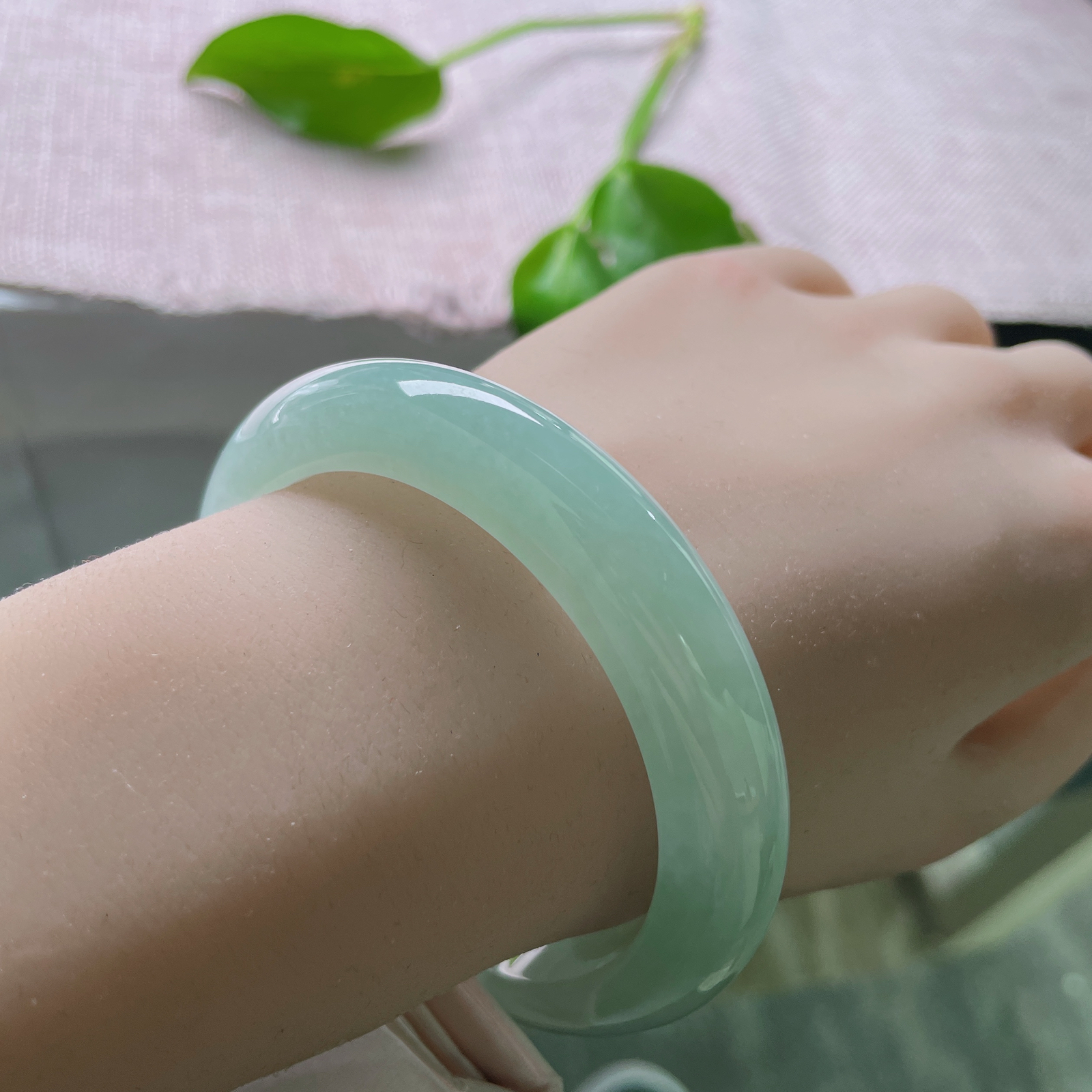 56.1/11.9/8.9，葡萄肉正圈，种老，清甜不张扬，冰润透心凉，越戴越水灵.