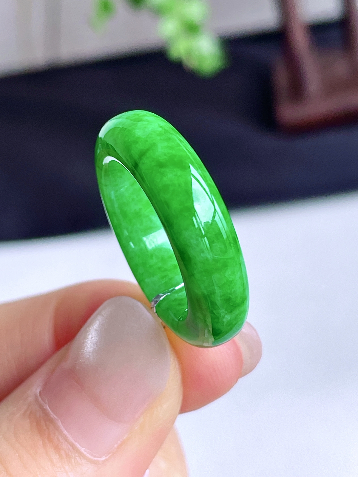 【裸石】冰阳绿戒圈指环
【说明】性价比高  
【尺寸】6.3-4.5
【圈口】16号