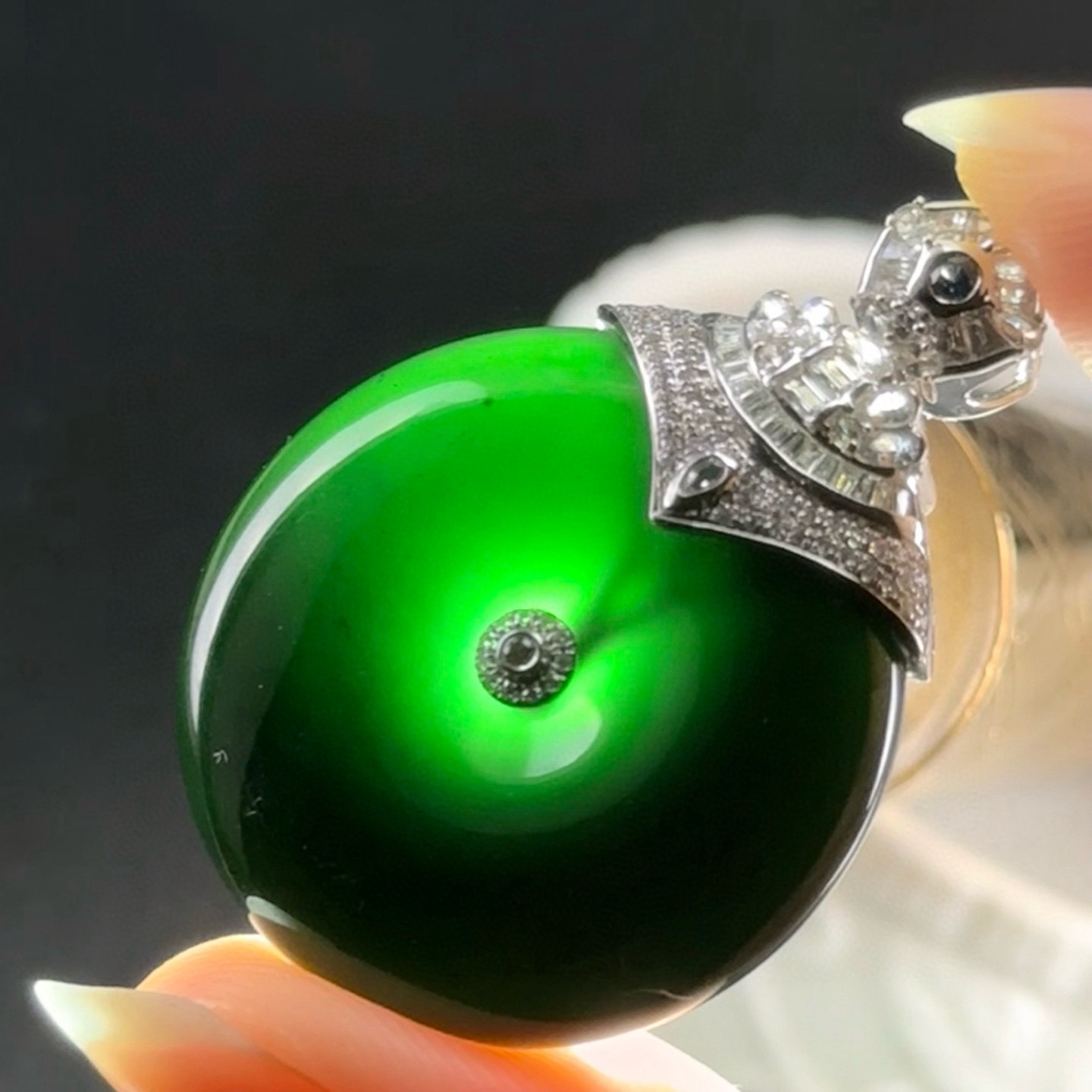 精品18k墨翠平安扣 种好色正 黑度极好 打灯通透 油性十足 尺寸38.6