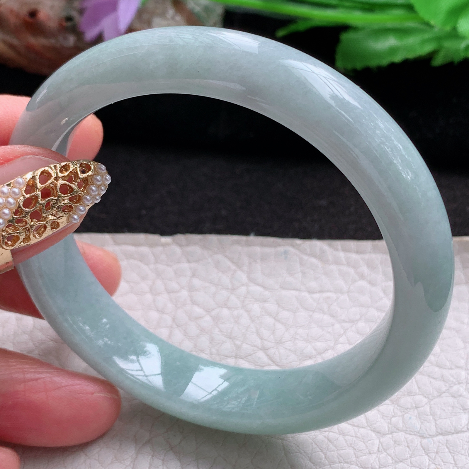 js实拍56*12.5*7.7平安镯 天然翡翠a货手镯浅绿正圈玉镯子