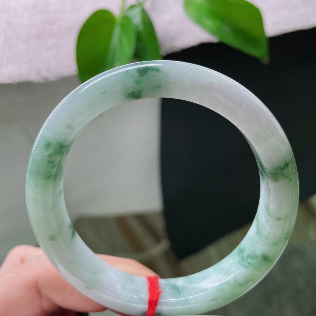 56.6/12/8.6，飘花正圈，水润，细腻，落英成冢，冢外犹记故人颜。有纹，ss50695a