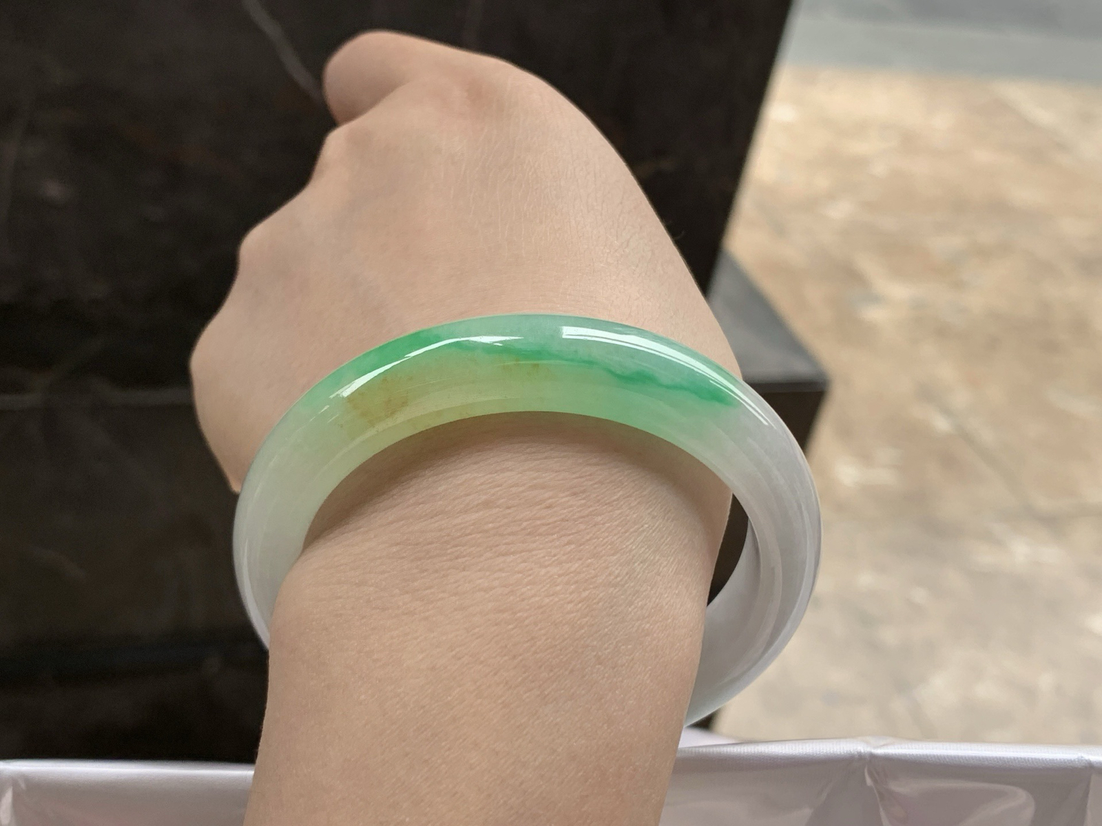 56-12.4-8.5

黄加绿手镯^_^玉质温润