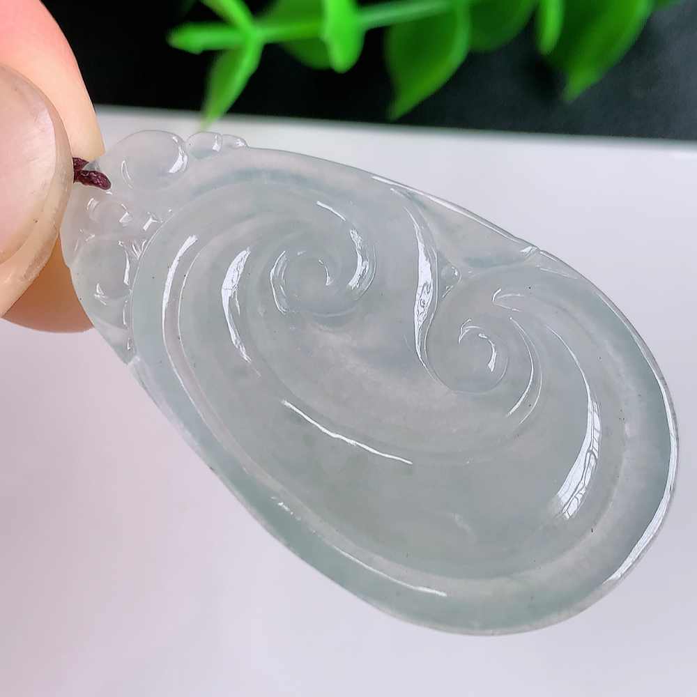 18k金扣冰润吉祥如意翡翠吊坠  寓意“万事如意，吉祥如意,福寿绵长 心想事成”饱满大气，通透水润  W41.11  尺寸：43-25-4.2mm