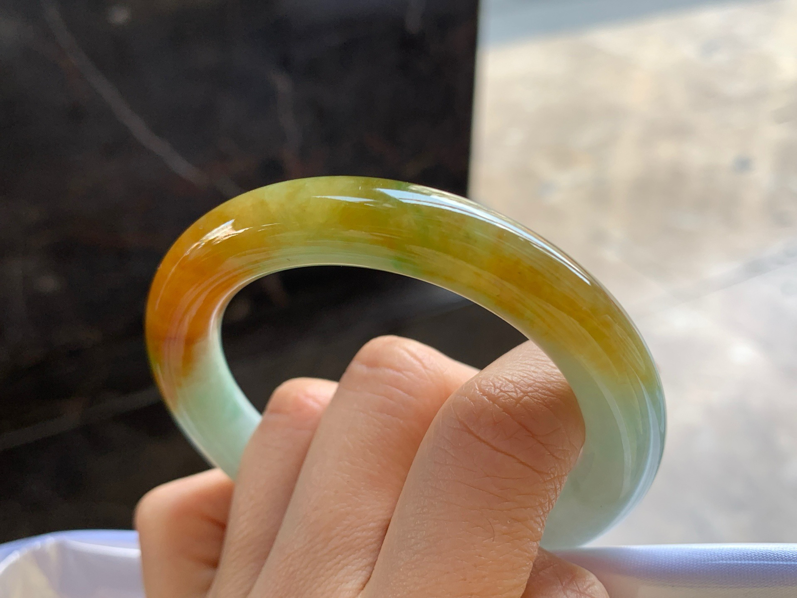 53.5-10.4

黄翡圆条手镯^_^鲜艳 浓郁 起光