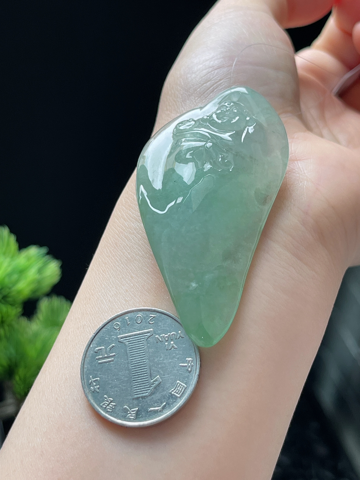 翡翠冰糯种淡绿色佛公