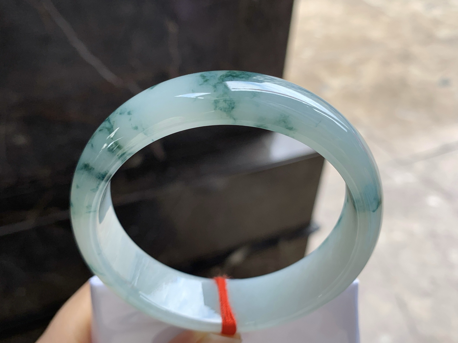 57.5-16.4-7.4

蓝花宽版手镯^_^细腻 飘花灵韵