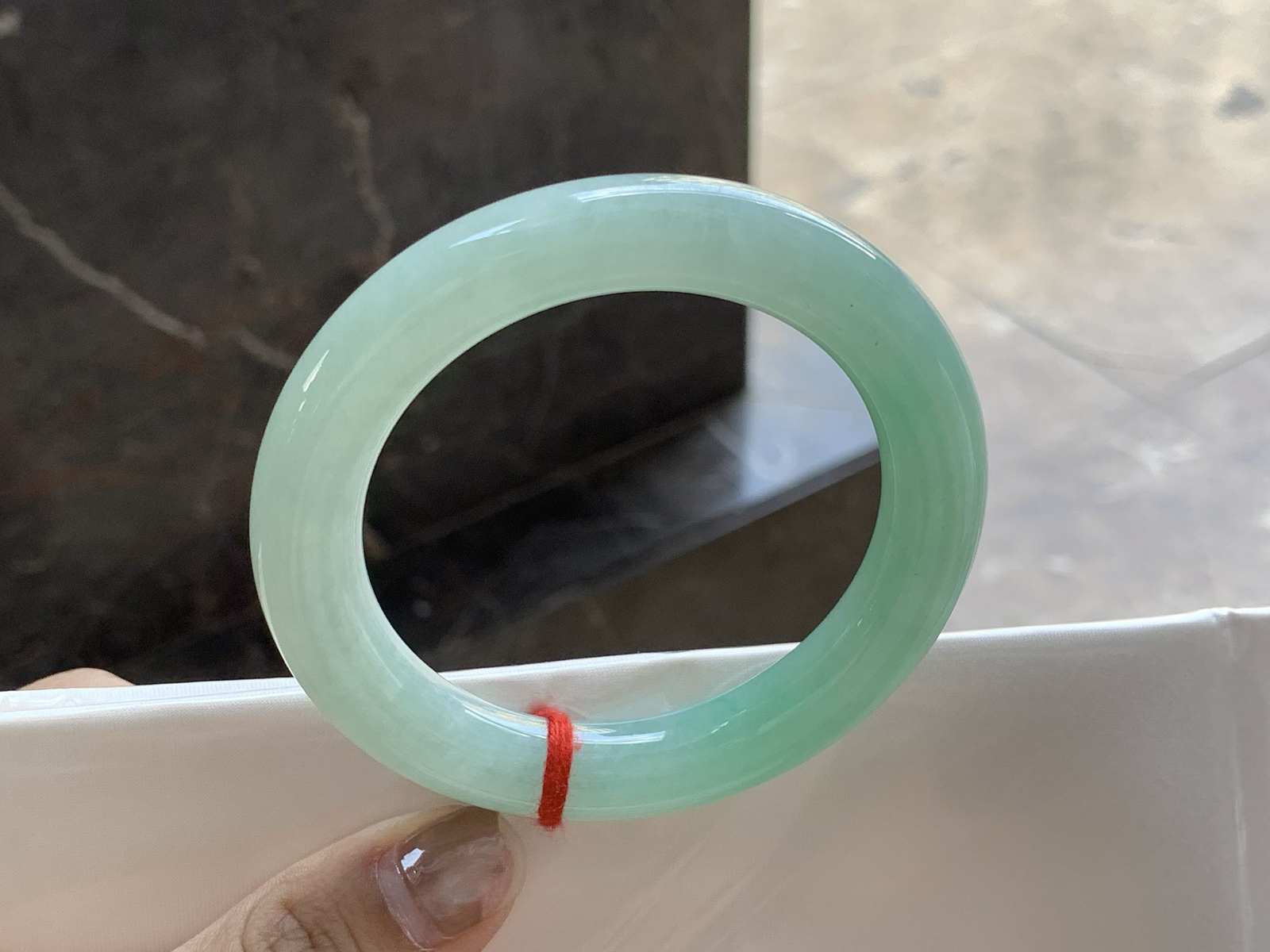 55-11mm

果绿圆条手镯^_^55 56可戴～ 颜色均匀 细腻