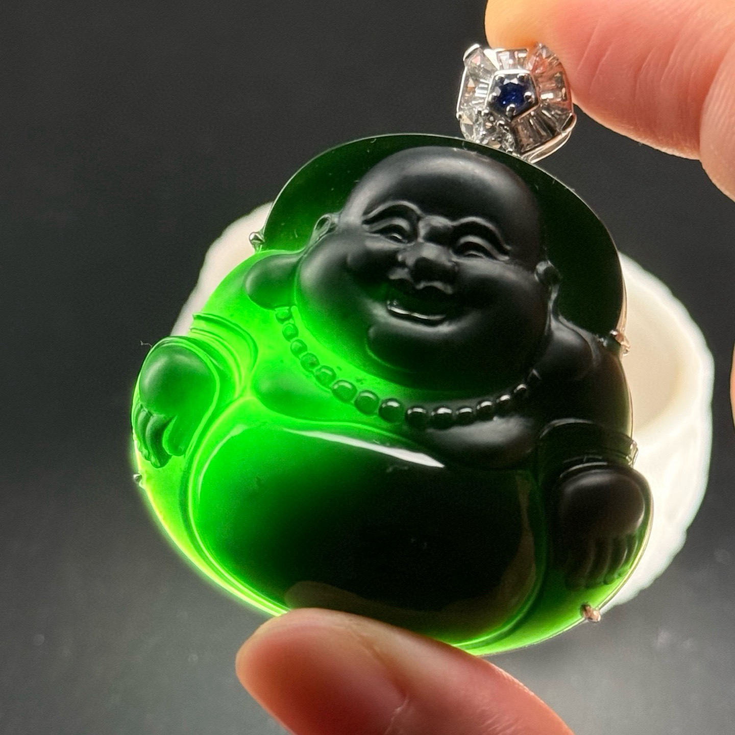 18k墨翠大肚佛 种好色正 饱满大气 打灯通透 黑度极好 油性十足  尺寸55.2