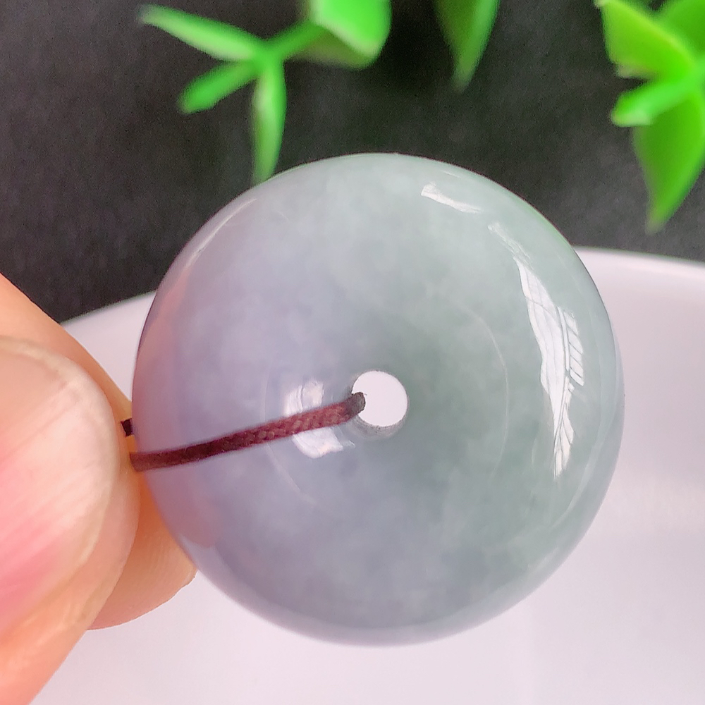 冰润紫罗兰平安扣吊坠，厚装饱满，冰润剔透，细腻水足，种质润泽，飘花灵动，佩戴优雅大气，W42.11   尺寸：23.8-13mm