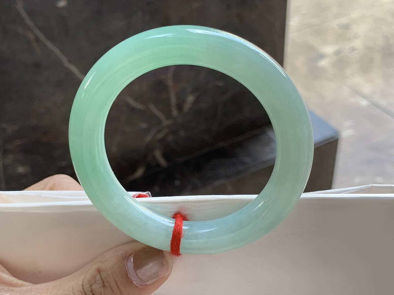 55-11mm

果绿圆条手镯^_^55 56可戴～ 颜色均匀 细腻