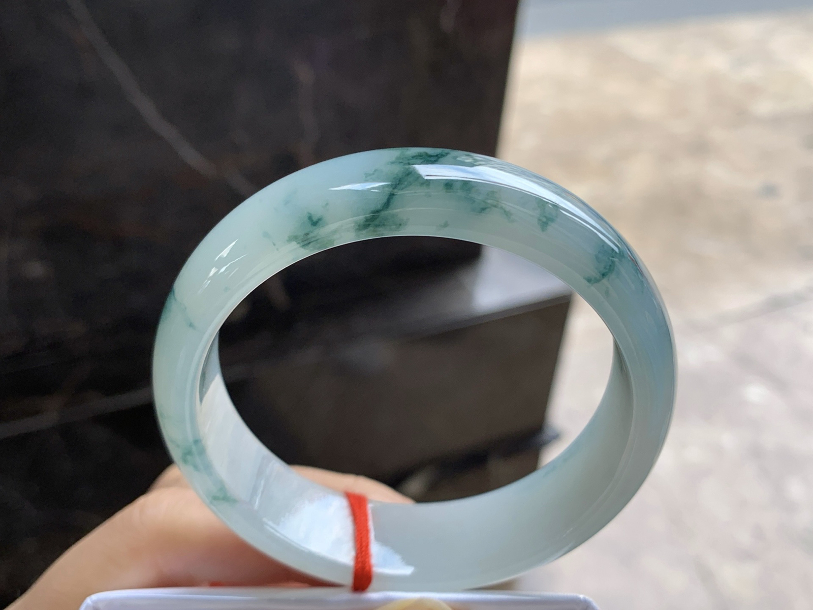 57.5-16.4-7.4

蓝花宽版手镯^_^细腻 飘花灵韵