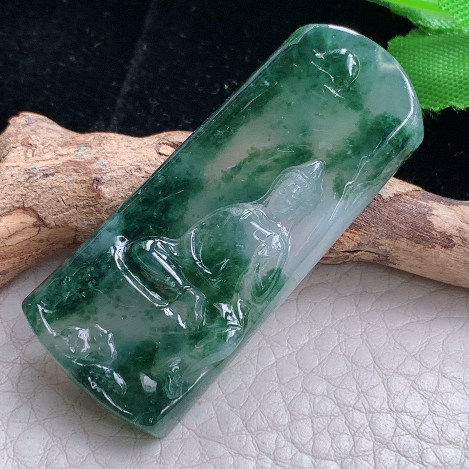 lz实拍48*20*5.8天然缅甸翡翠冰飘花山水观音 玉观音玉吊坠 玉挂件