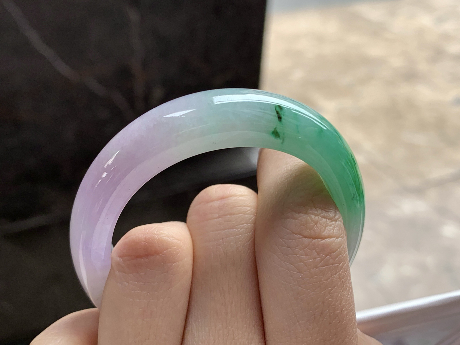 50.4-13.1-8

春带彩贵妃手镯^_^鲜艳 玉质温润 细腻 正圈48小手可以带