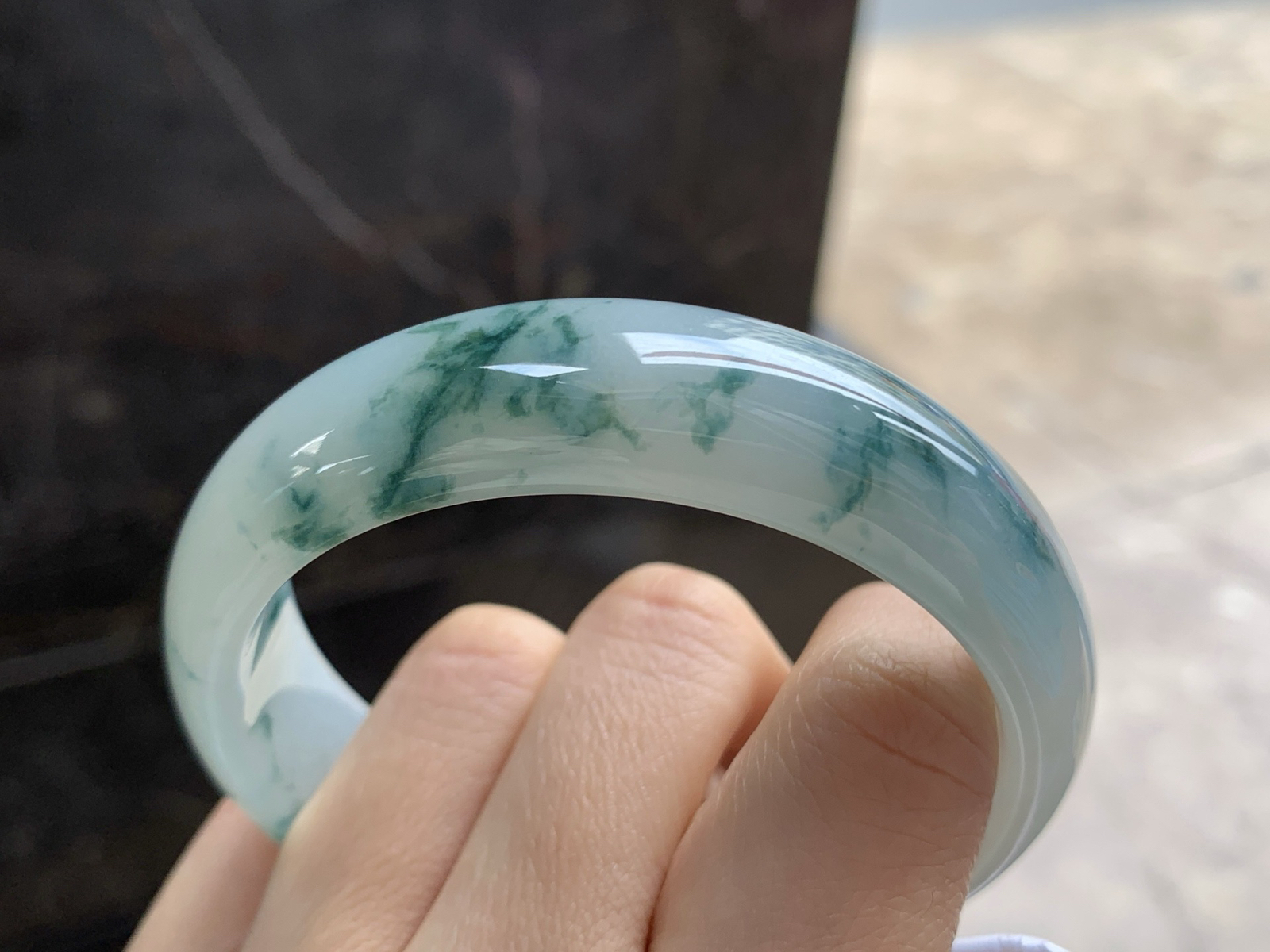 57.5-16.4-7.4

蓝花宽版手镯^_^细腻 飘花灵韵