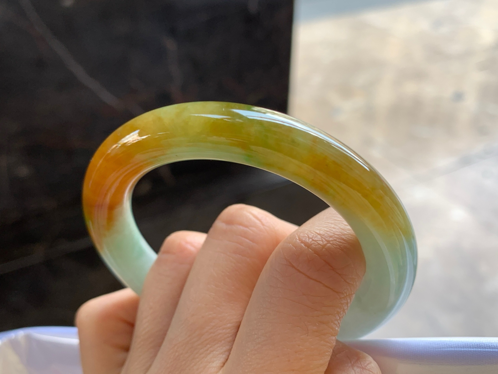 53.5-10.4

黄翡圆条手镯^_^鲜艳 浓郁 起光