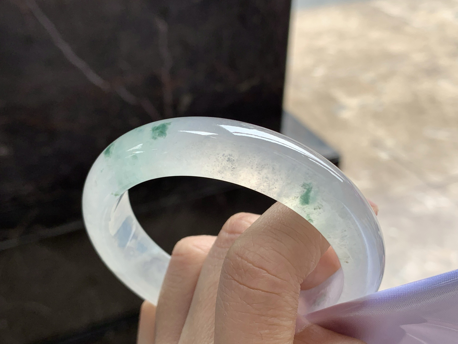 57.5-14.2-8.8

冰蓝花手镯^_^水润